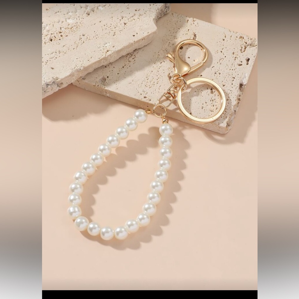 SHEIN Gold and Pearl Keychain